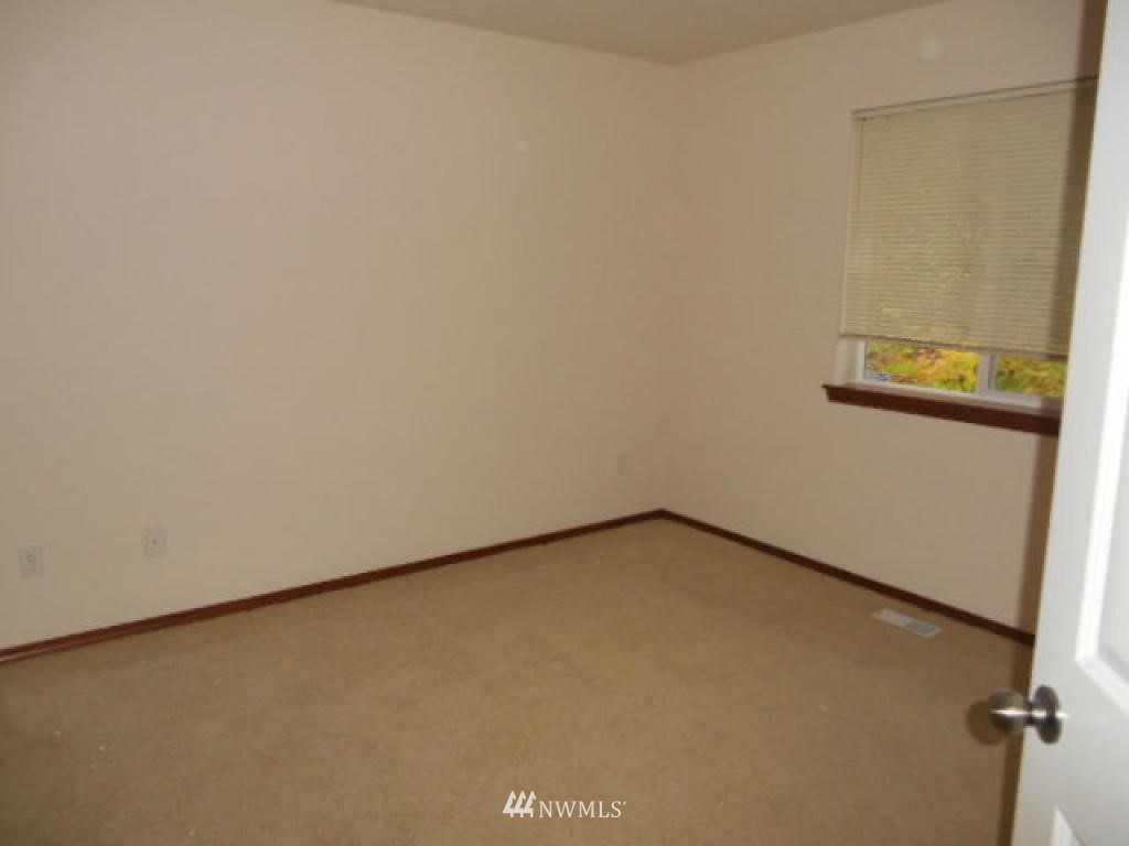 1053 215th Place Southeast Bothell, WA 98021 - Photo 11 of 14