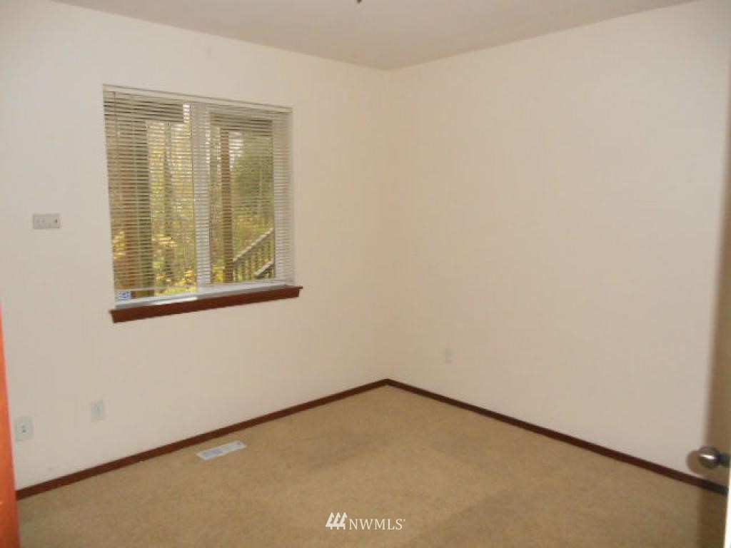 1053 215th Place Southeast Bothell, WA 98021 - Photo 12 of 14