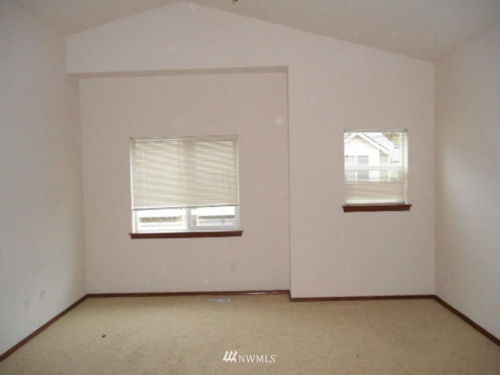 1053 215th Place Southeast Bothell, WA 98021 - Photo 8 of 14