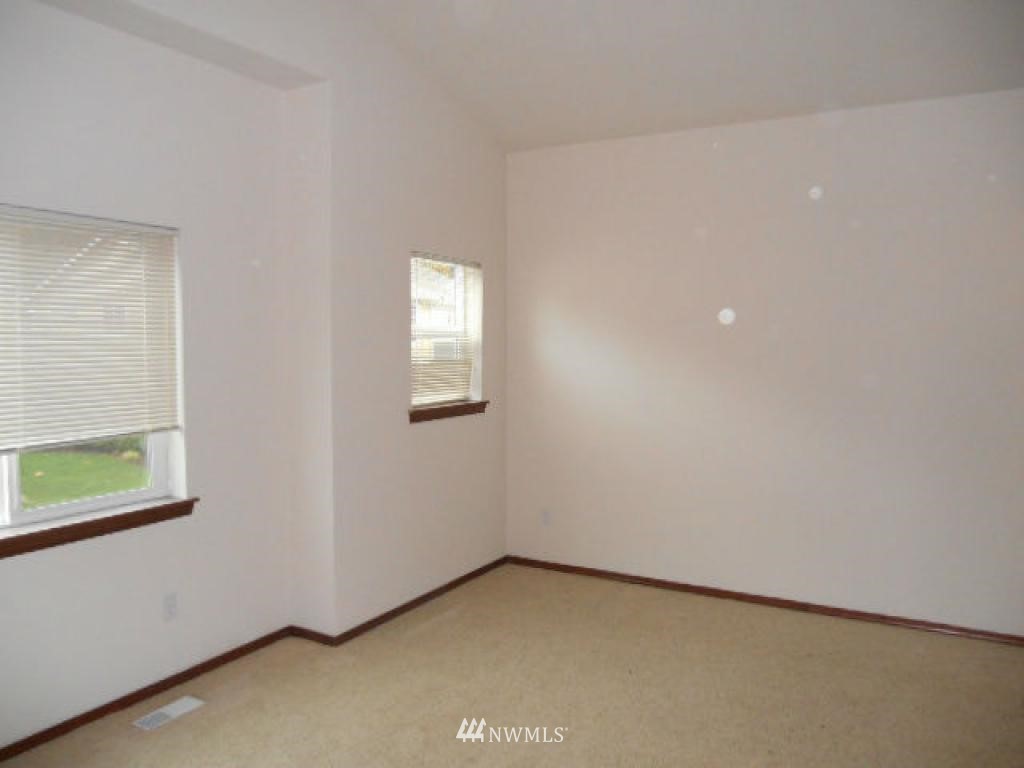1053 215th Place Southeast Bothell, WA 98021 - Photo 9 of 14