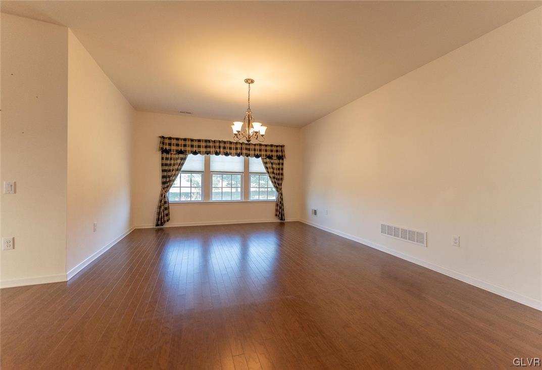 2624 Pioneer Road Bethlehem, PA 18017 - Photo 8 of 23 Dining Room