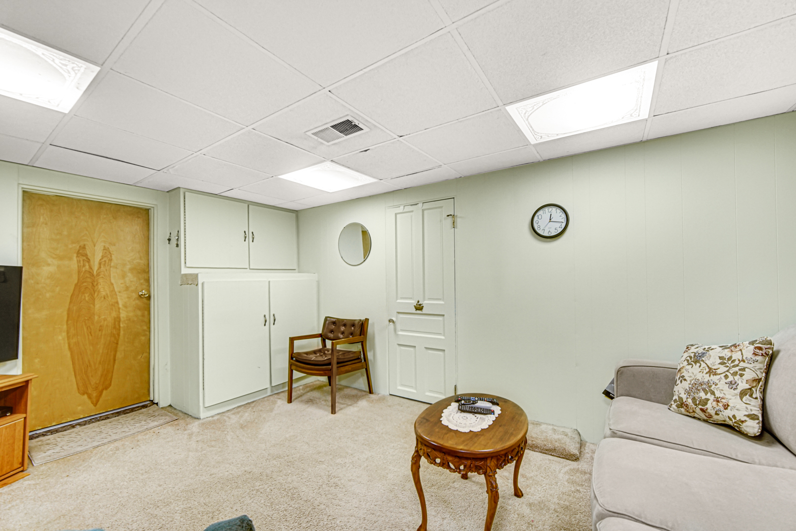 1945 Pine Road Homewood, IL 60430 - Photo 15 of 26 a living room with furniture and a window