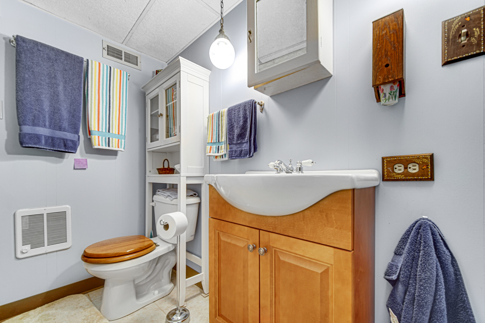 1945 Pine Road Homewood, IL 60430 - Photo 16 of 26 a bathroom with a sink a toilet and a mirror