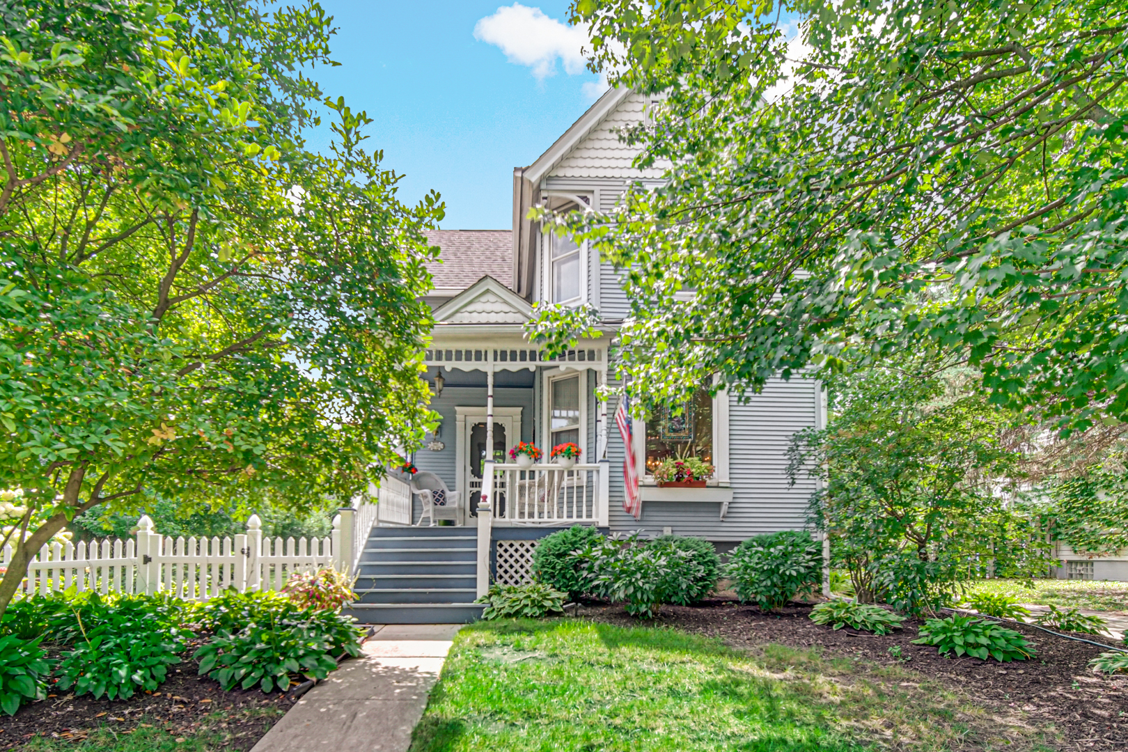 1945 Pine Road Homewood, IL 60430 - Photo 25 of 26 a front view of a house with a garden