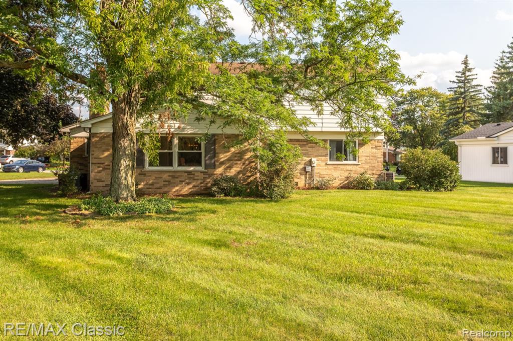 25886 Branchaster Road Farmington Hills, MI 48336 - Photo 32 of 35