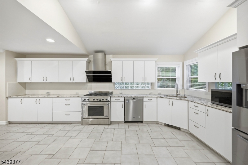 47 Crossbrook Road Livingston, NJ 07039 - Photo 11 of 35