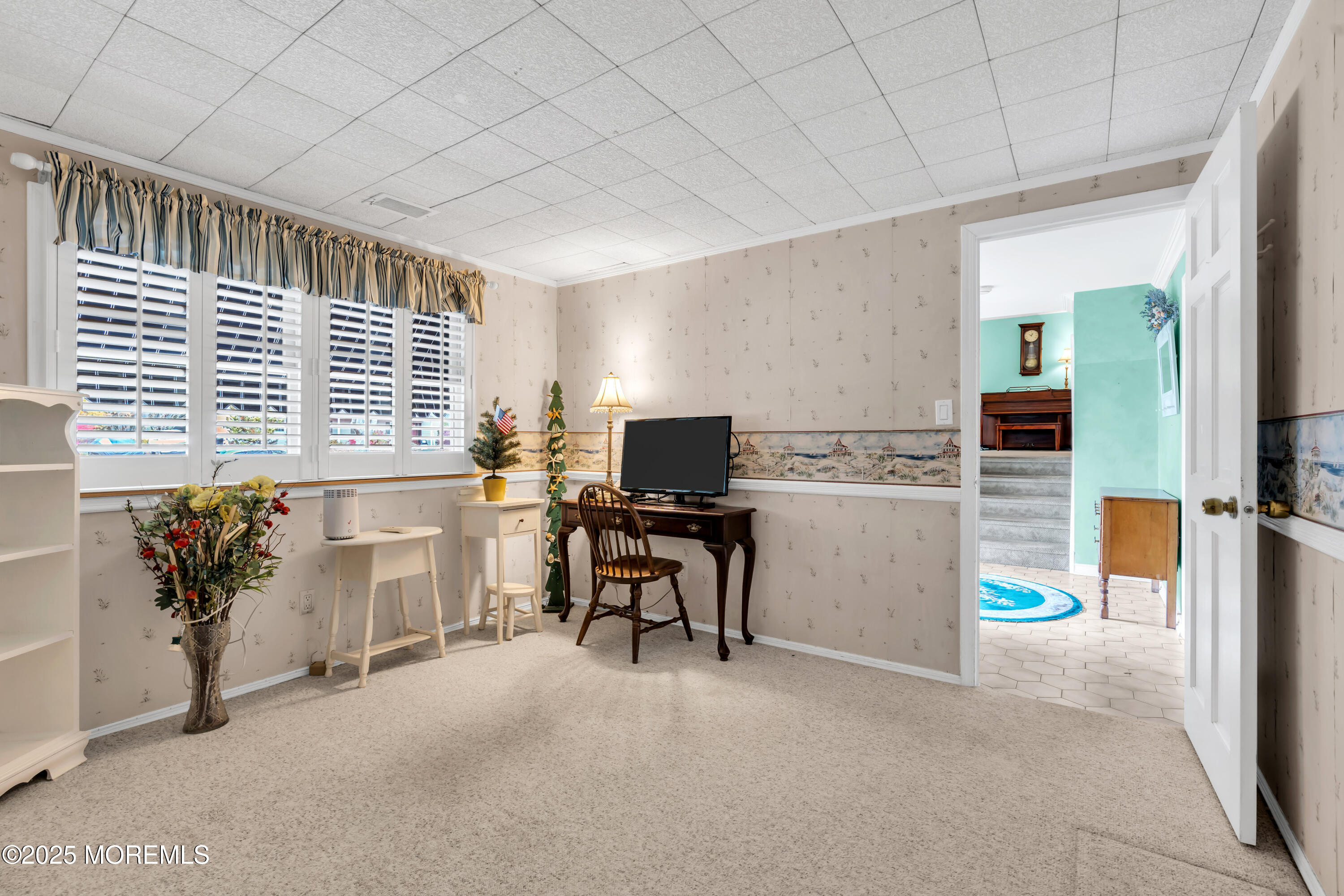 39 Bayberry Lane Middletown, NJ 07748 - Photo 11 of 37 a workspace with furniture and window