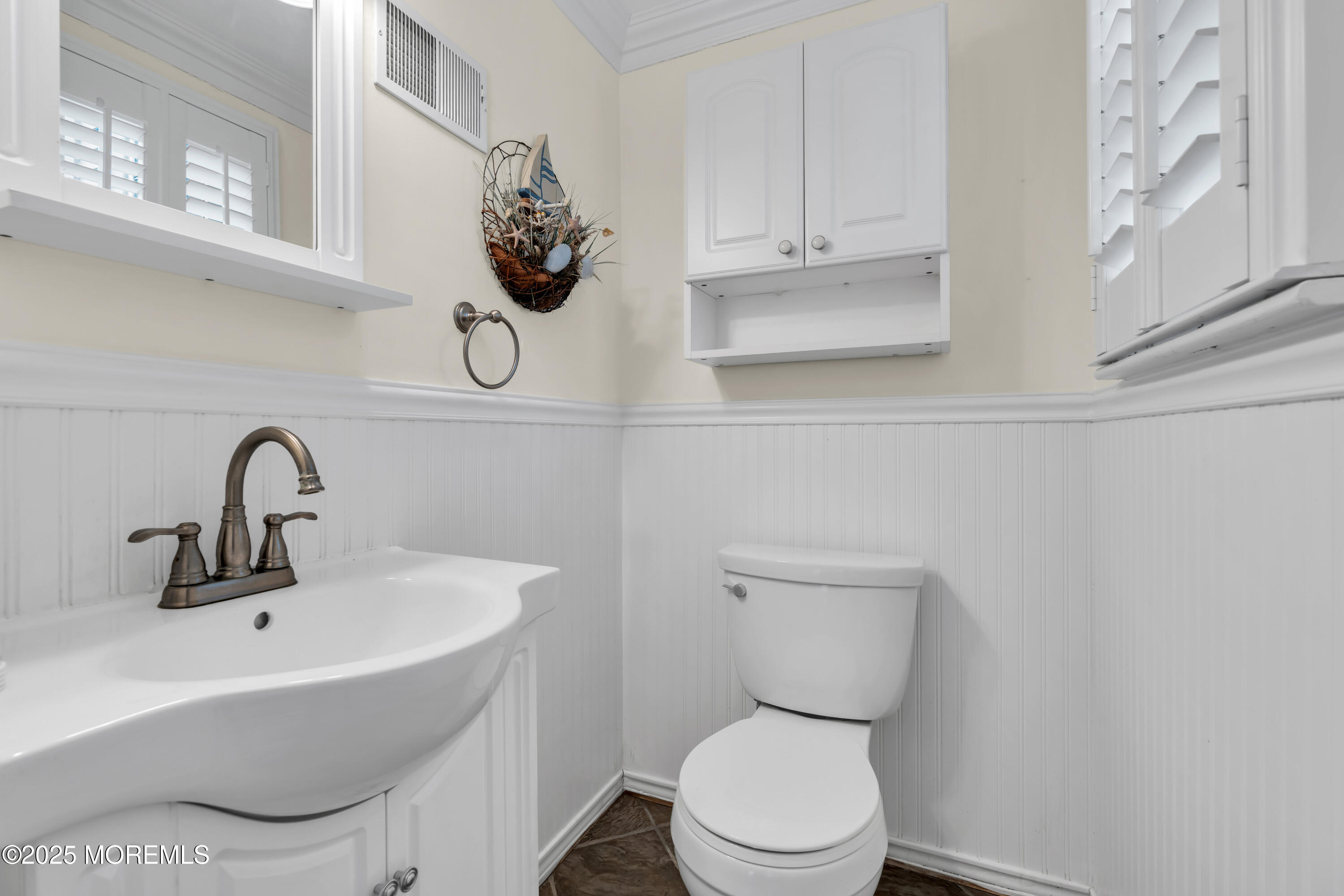 39 Bayberry Lane Middletown, NJ 07748 - Photo 10 of 37 a bathroom with a toilet sink and mirror