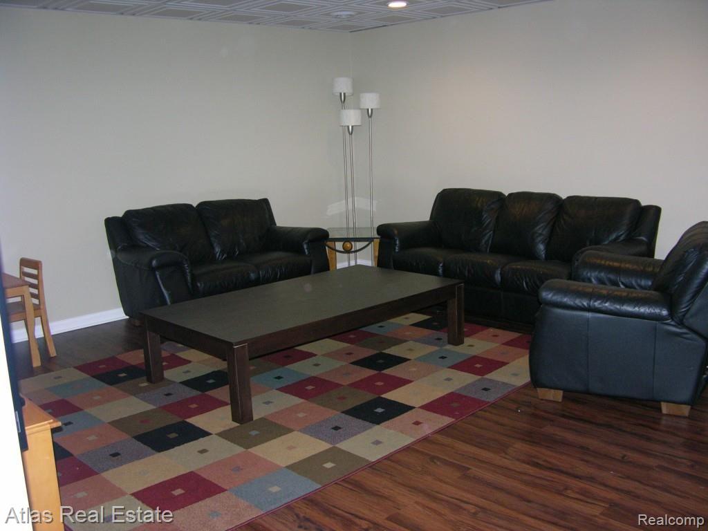 4990 Clarkston Road Clarkston, MI 48348 - Photo 23 of 28 familyroom 1.jpg
