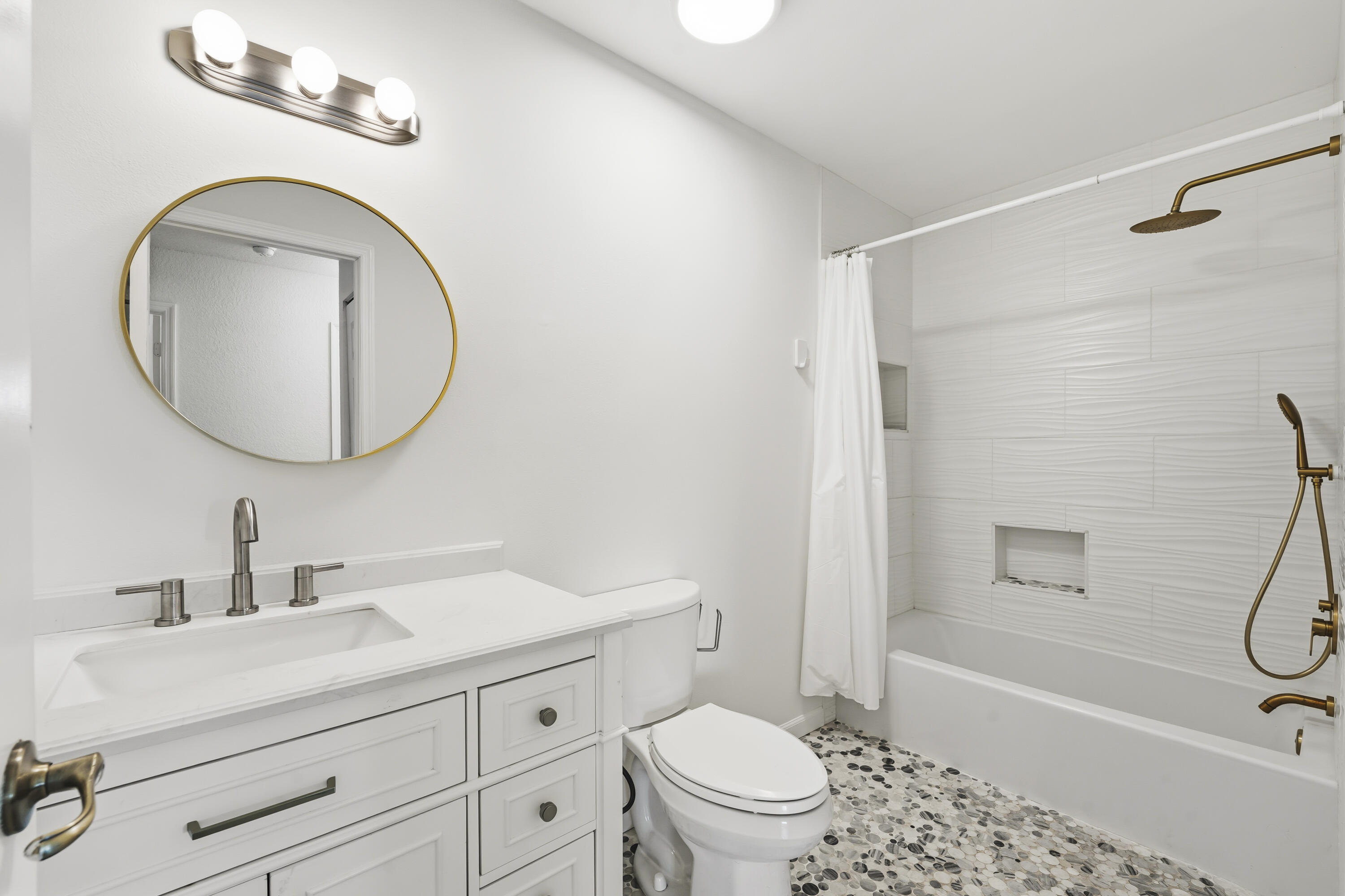 2225 Southeast Flanders Road Port St. Lucie, FL 34952 - Photo 22 of 45 Bathroom 2