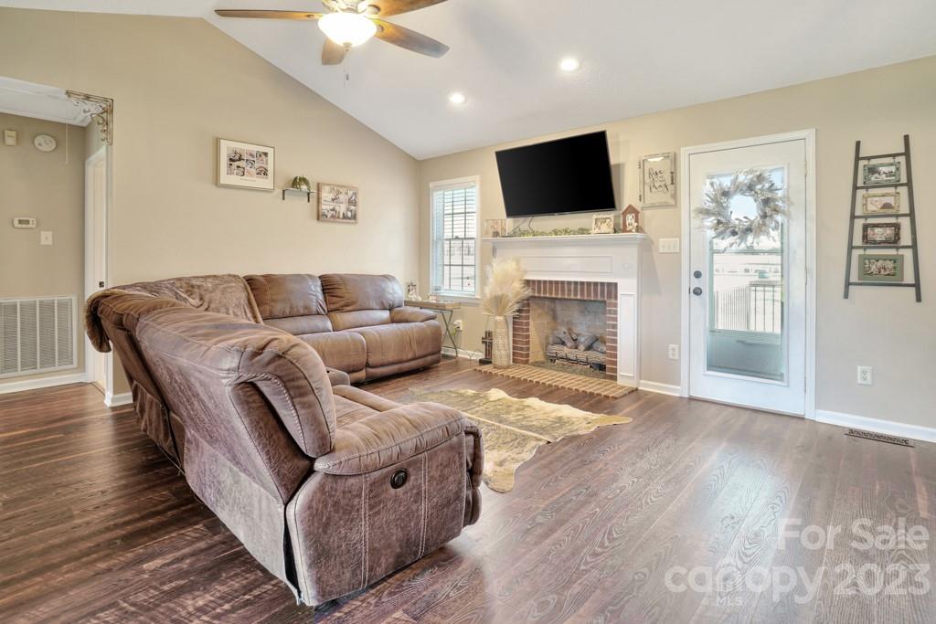 2148 Appling Way York, SC 29745 - Photo 8 of 46 Gallery Image 8