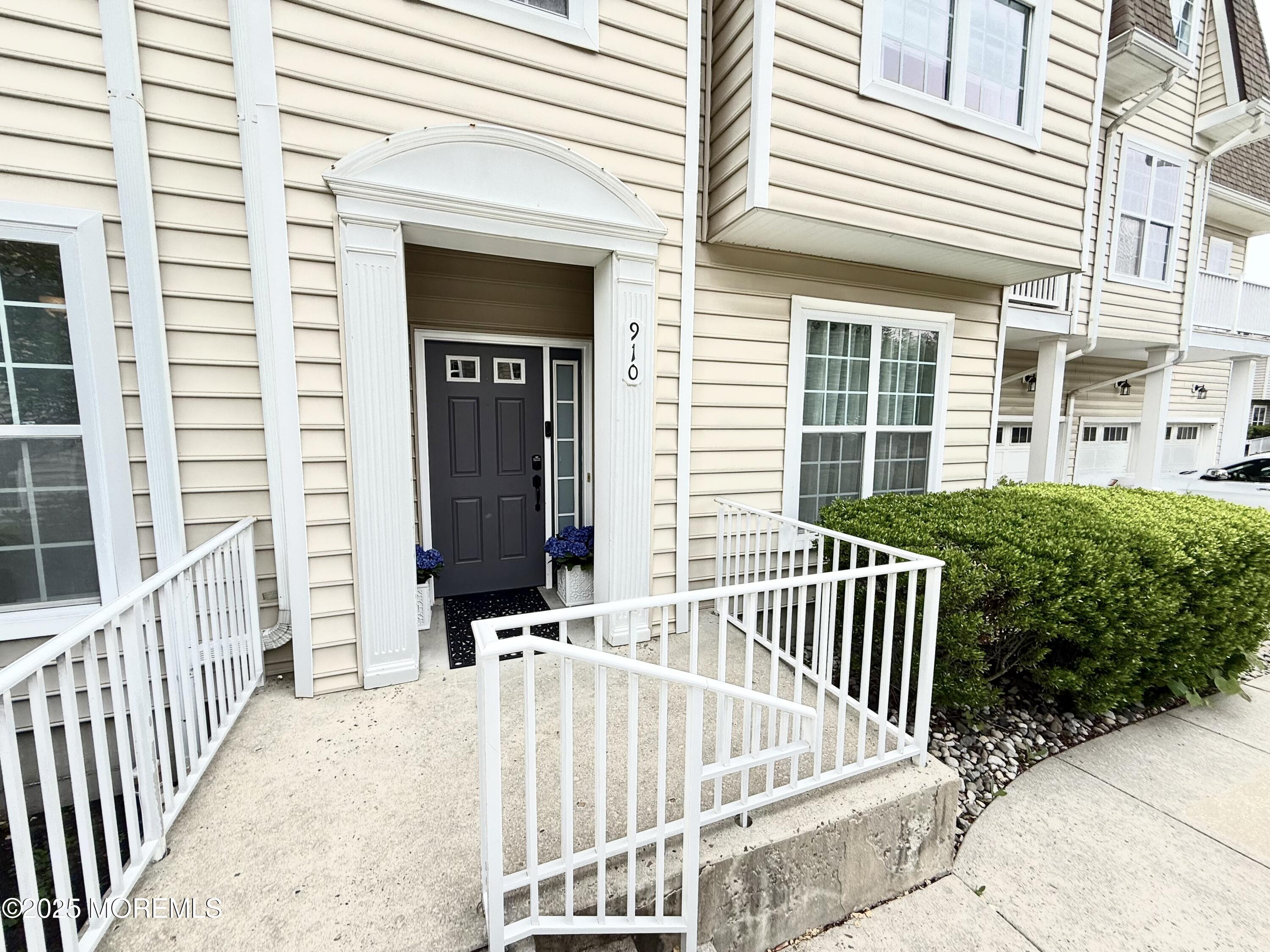 910 Abby Road Middletown, NJ 07748 - Photo 3 of 34 IMG_7401