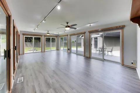 $649,000 | 8 Hampton Court, Mundelein, IL 60060
