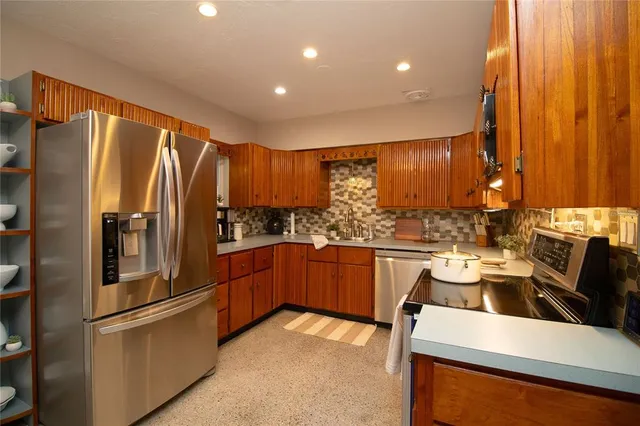 $3,100 | 7401 13th Avenue North, St. Petersburg, FL 33710