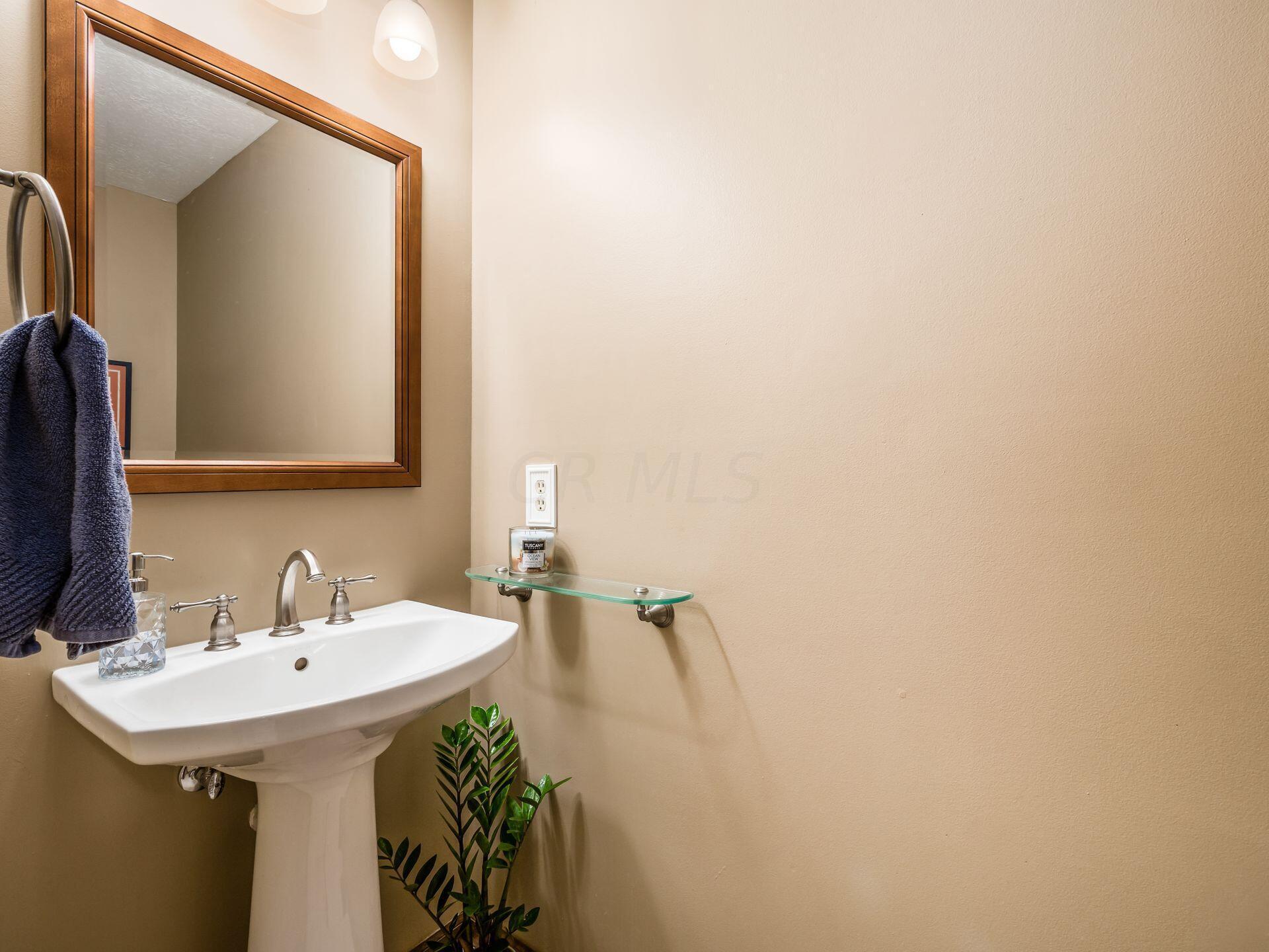 122 Ravine Road Powell, OH 43065 - Photo 19 of 42 Half Bath