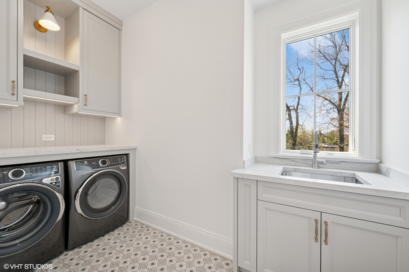 1171 Hohlfelder Road Glencoe, IL 60022 - Photo 33 of 56 a utility room with sink dryer and washer