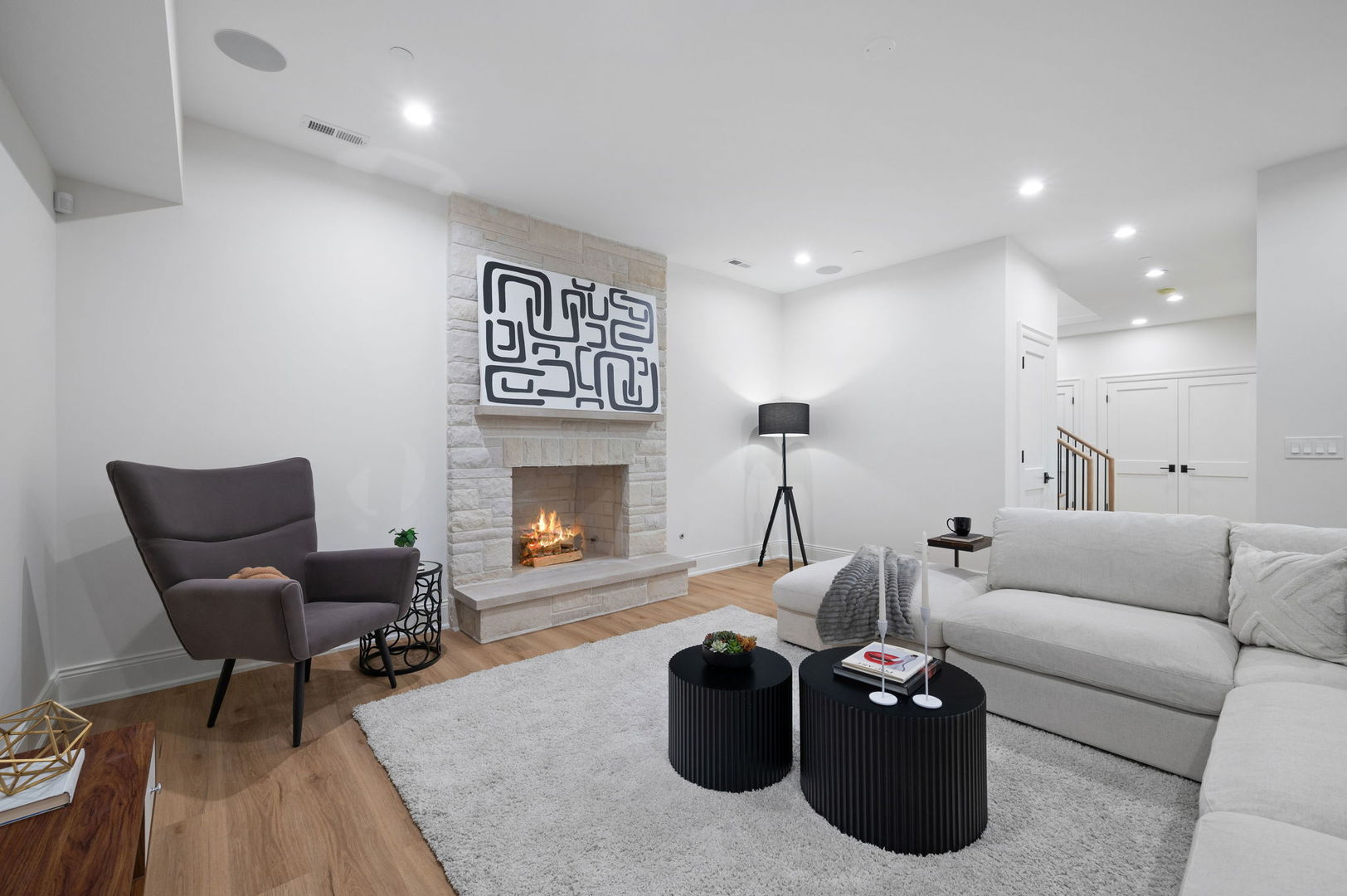 1171 Hohlfelder Road Glencoe, IL 60022 - Photo 39 of 56 a living room with furniture and a fireplace