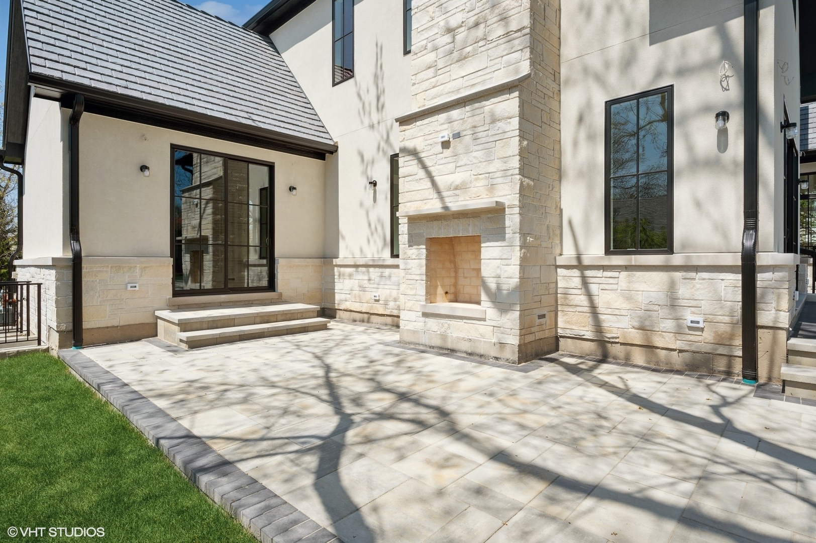 1171 Hohlfelder Road Glencoe, IL 60022 - Photo 50 of 56 a front view of a house with a outdoor space
