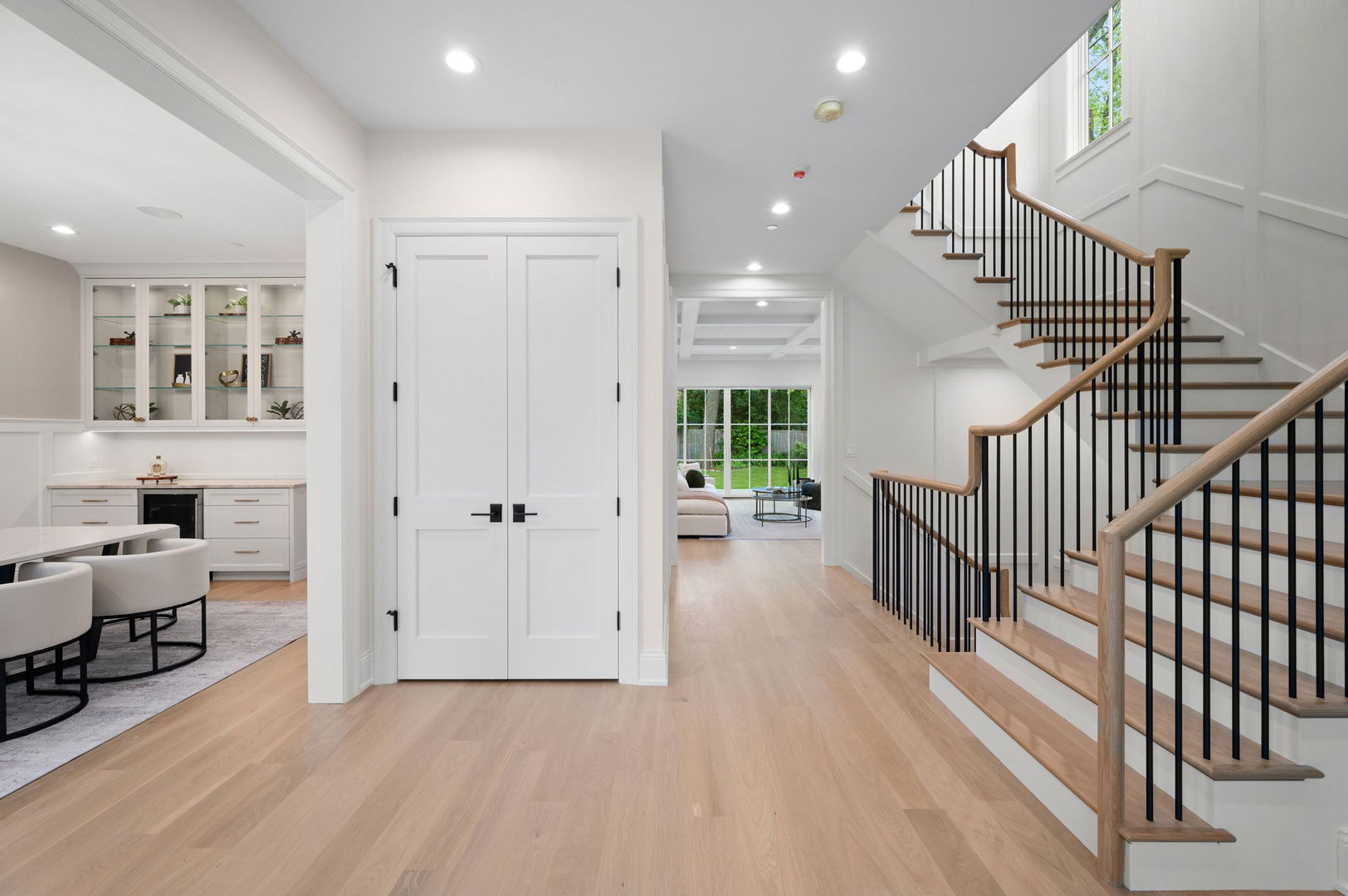 1171 Hohlfelder Road Glencoe, IL 60022 - Photo 5 of 56 a view of a hallway with seating area