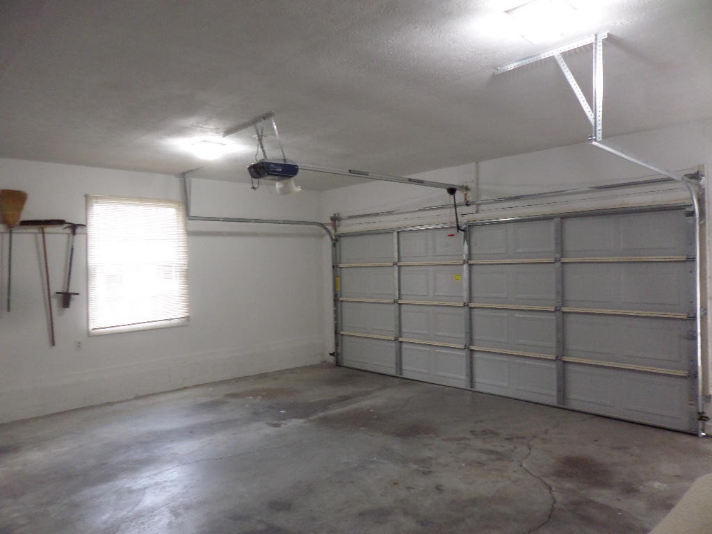 114 Concord Road Oak Ridge, TN 37830 - Photo 22 of 30 Garage