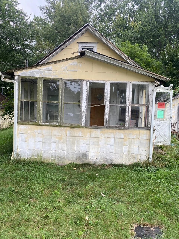 114 Ridge Street Jackson, MI 49203 - Photo 1 of 6