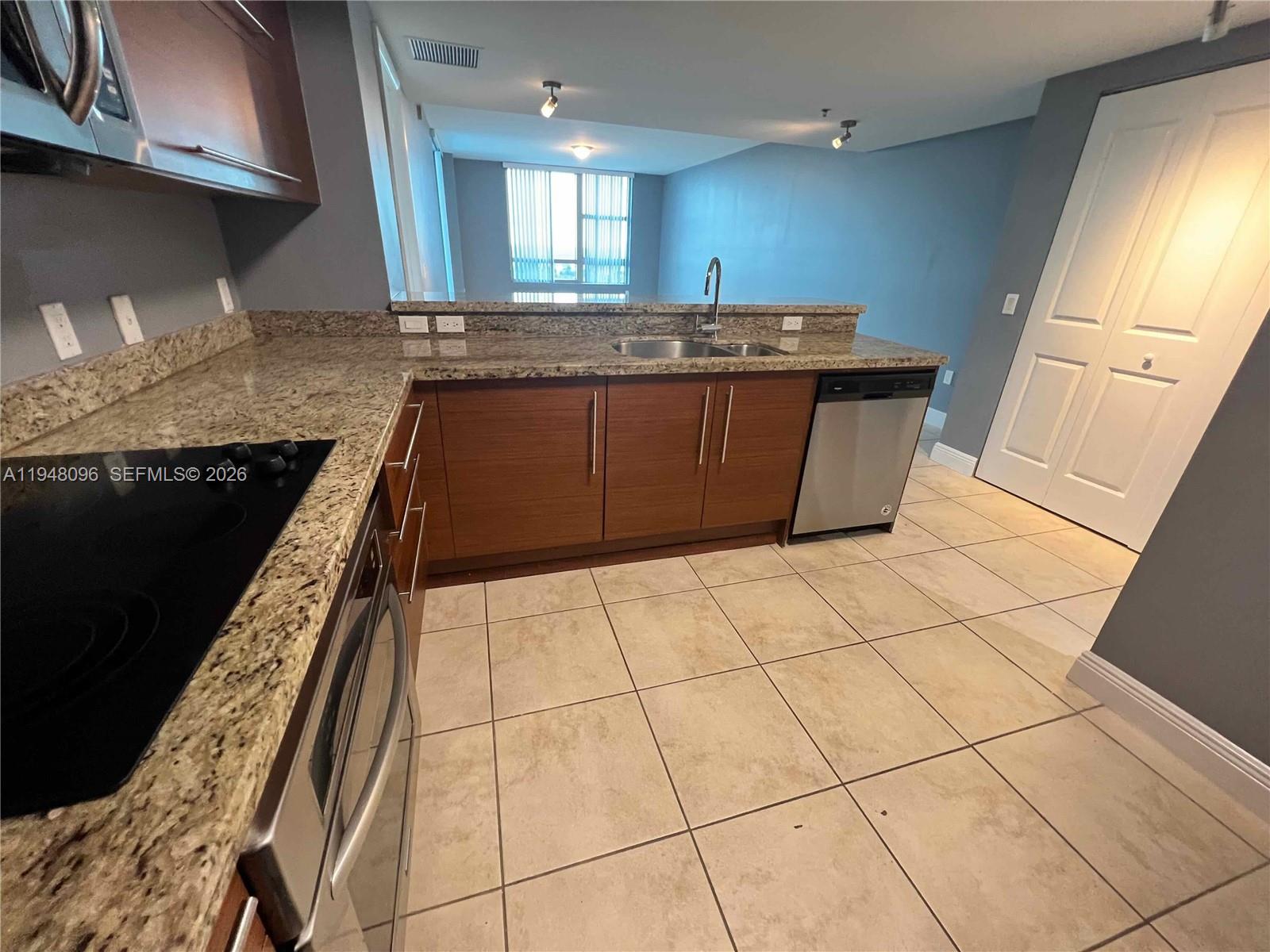 2641 North Flamingo Road, Unit 1701N Sunrise, FL 33323 - Photo 5 of 42