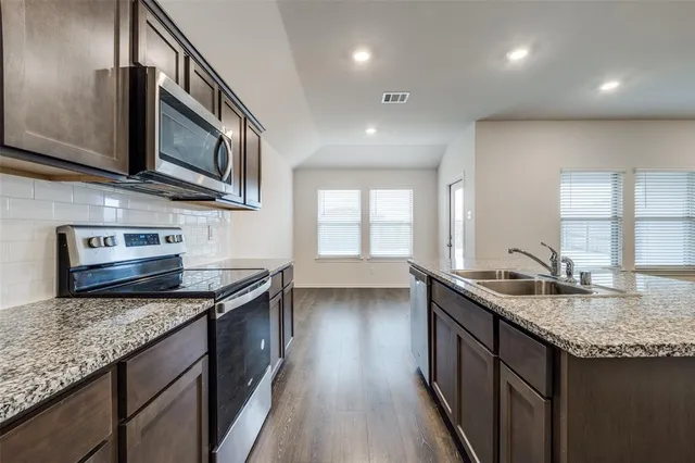 $1,750 | 309 Patina Street, Royse City, TX 75189