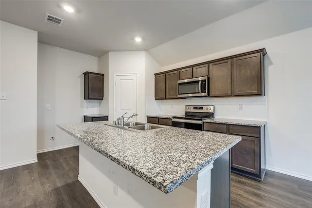 $1,750 | 309 Patina Street, Royse City, TX 75189