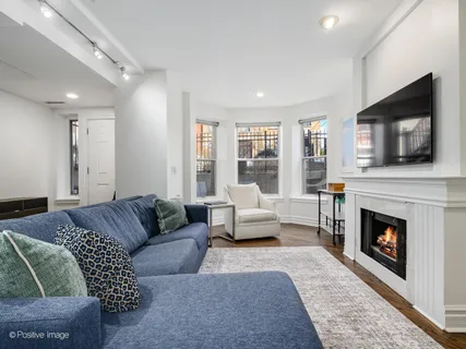 $675,000 | 1952 North Seminary Avenue, Unit 1F, Chicago, IL 60614