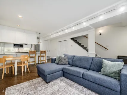 $675,000 | 1952 North Seminary Avenue, Unit 1F, Chicago, IL 60614