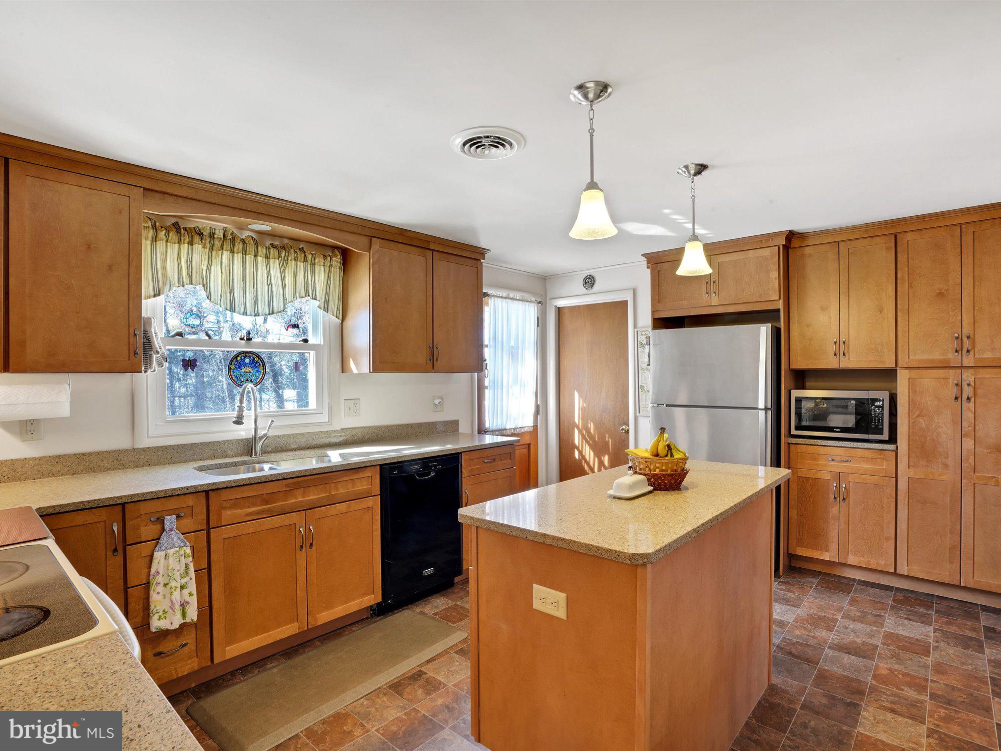 245 Rapho Street Manheim, PA 17545 - Photo 9 of 32 Gallery Image 9