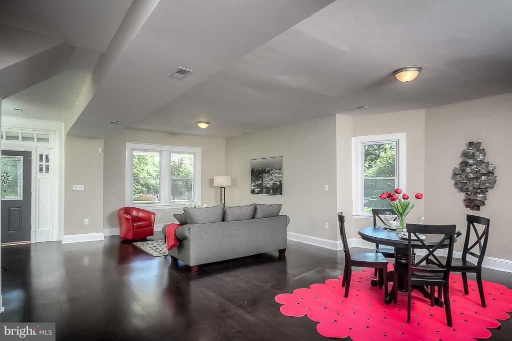 3912 Chatham Road Baltimore, MD 21207 - Photo 8 of 30 Living Room
