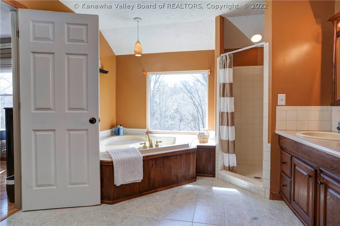 808 Daverton Road Charleston, WV 25303 - Photo 13 of 31 Gallery Image 13