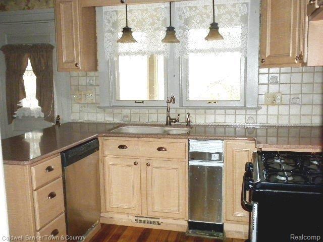 619 North State Street Howell, MI 48843 - Photo 11 of 22 Updated Kitchen