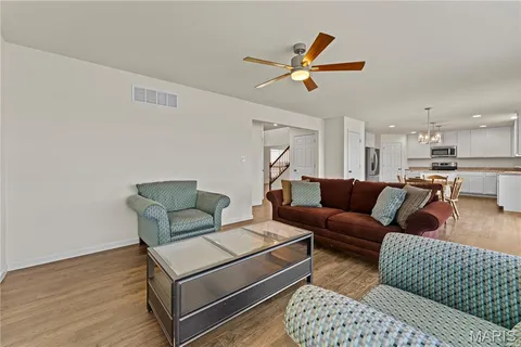 $389,900 | 204 Stone Vw Court, Fenton, MO 63026