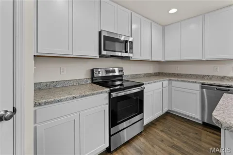 $389,900 | 204 Stone Vw Court, Fenton, MO 63026
