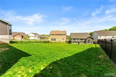 $389,900 | 204 Stone Vw Court, Fenton, MO 63026