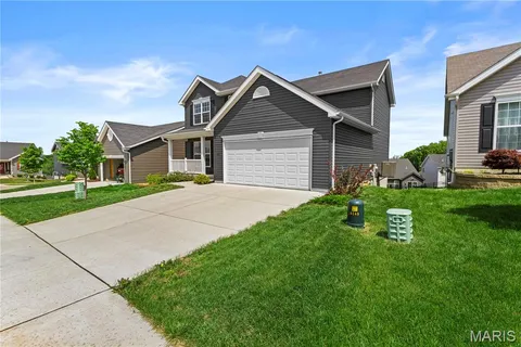 $389,900 | 204 Stone Vw Court, Fenton, MO 63026