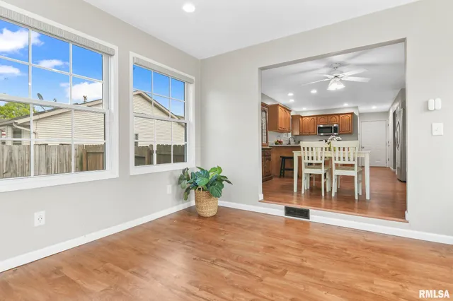 $2,400 | 1419 Redwood Drive, Chatham, IL 62629