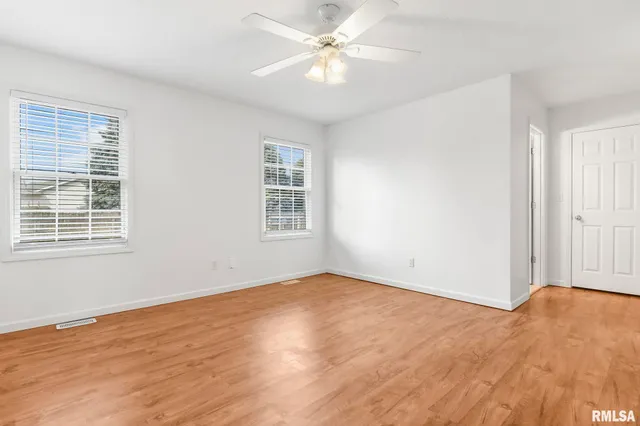 $2,400 | 1419 Redwood Drive, Chatham, IL 62629