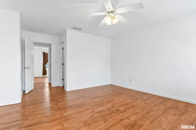 $2,400 | 1419 Redwood Drive, Chatham, IL 62629