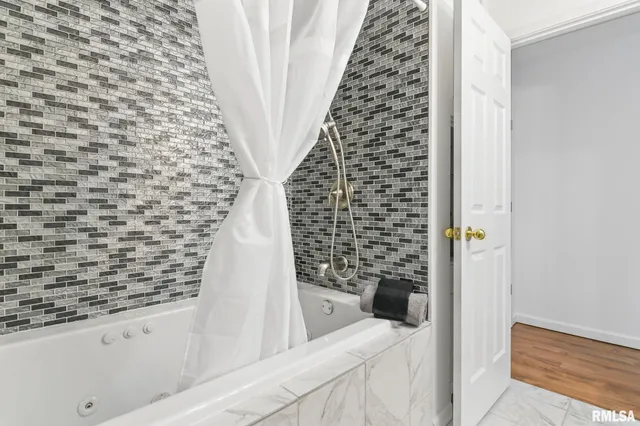 $2,400 | 1419 Redwood Drive, Chatham, IL 62629