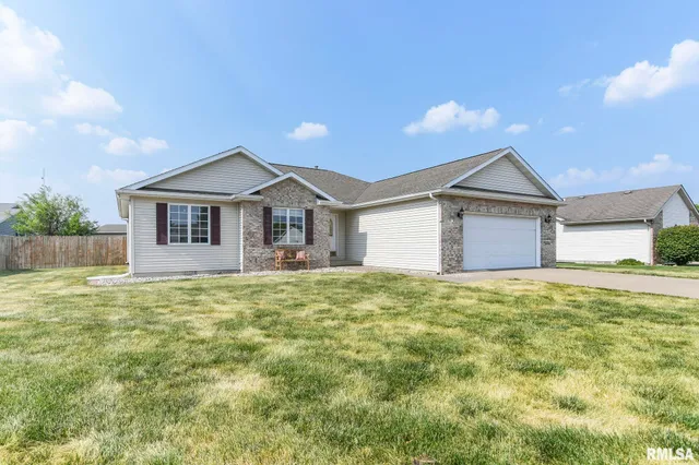 $2,400 | 1419 Redwood Drive, Chatham, IL 62629