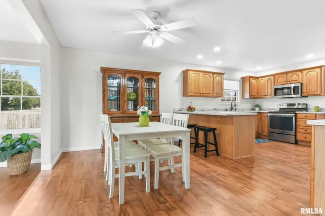 $2,400 | 1419 Redwood Drive, Chatham, IL 62629