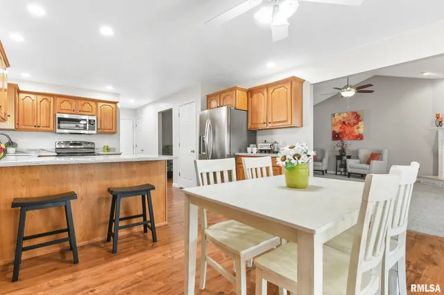 $2,400 | 1419 Redwood Drive, Chatham, IL 62629