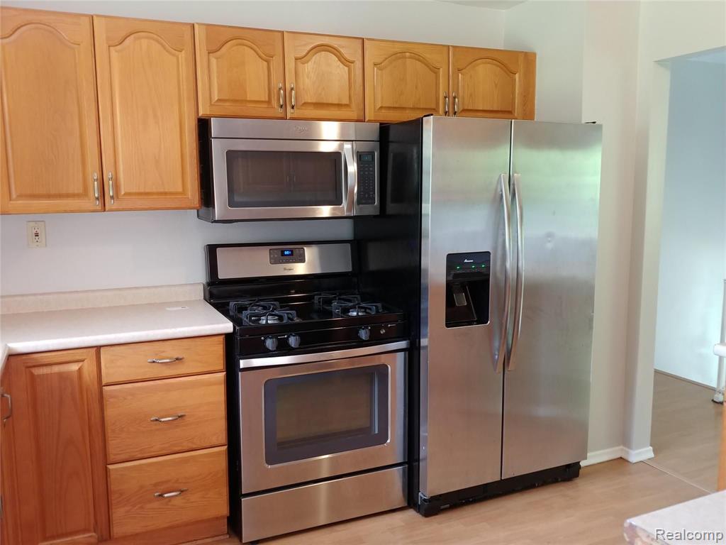 9211 Rucker Road Grosse Ile, MI 48138 - Photo 13 of 34