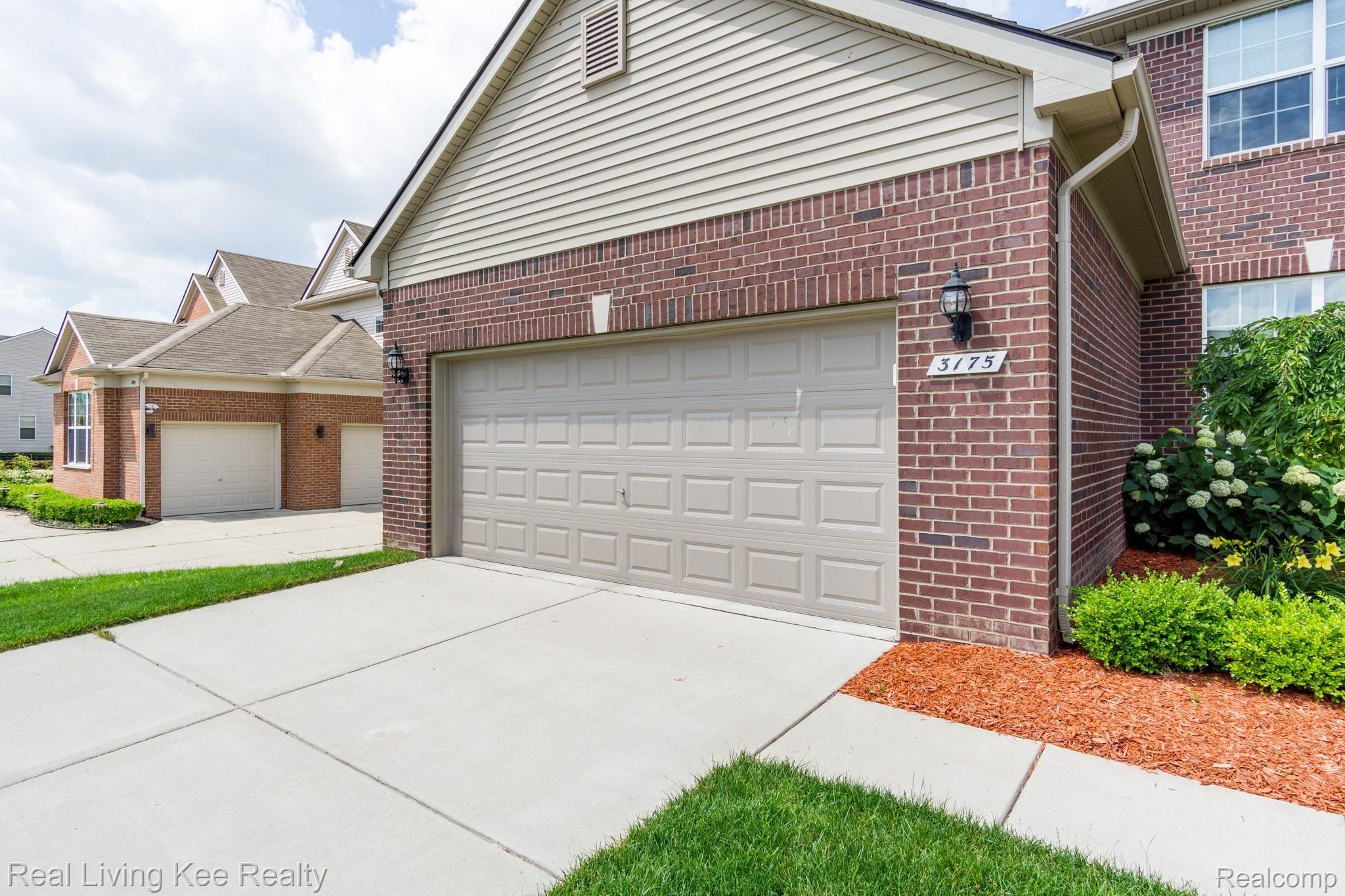 3175 Wren Lane Rochester, MI 48309 - Photo 4 of 46 3175-Wren-Ln-04.jpg
