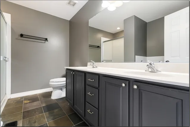 $2,470 | 2260 Hudson Circle, Aurora, IL 60502