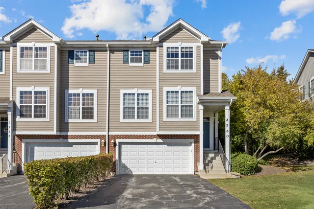 $2,470 | 2260 Hudson Circle, Aurora, IL 60502