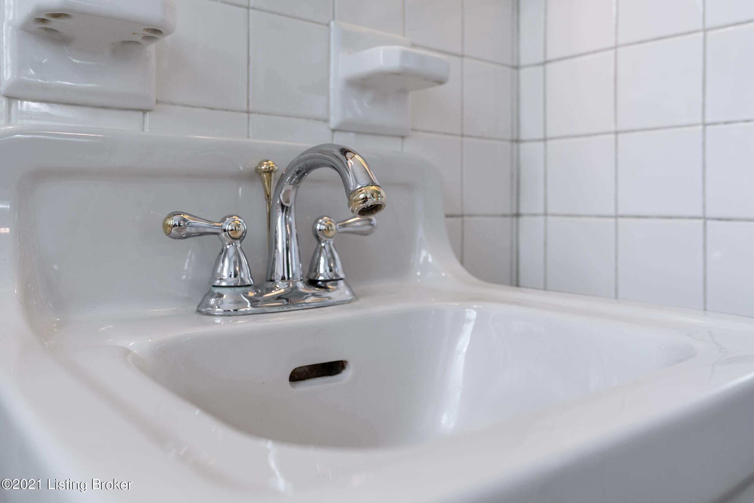 309 Tyne Road Louisville, KY 40207 - Photo 23 of 42 Primary Bathroom